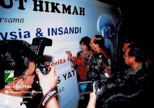 2004-2 Baca Puisi Tsunami